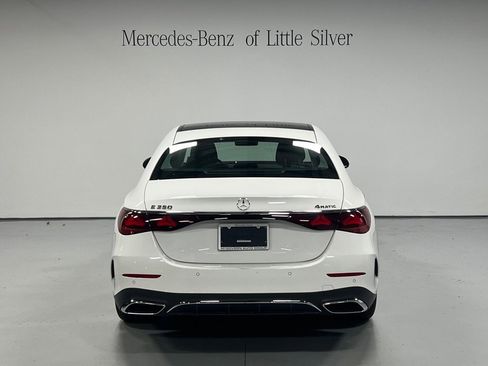 Used 2025 Mercedes-Benz E 350 4MATIC Sedan image 4