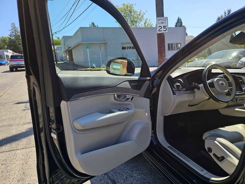 Used 2023 Volvo XC90 B6 Ultimate w/ Protection Package Premier AWD/4WD image 23