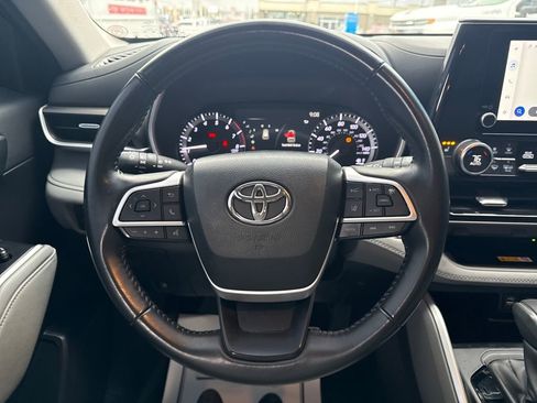 Used 2023 Toyota Highlander XLE image 18