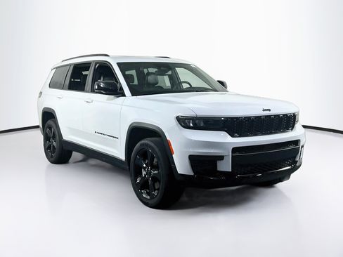 Used 2023 Jeep Grand Cherokee L Laredo AWD/4WD image 3
