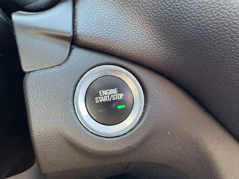 Used 2018 Chevrolet Equinox LT FWD image 21