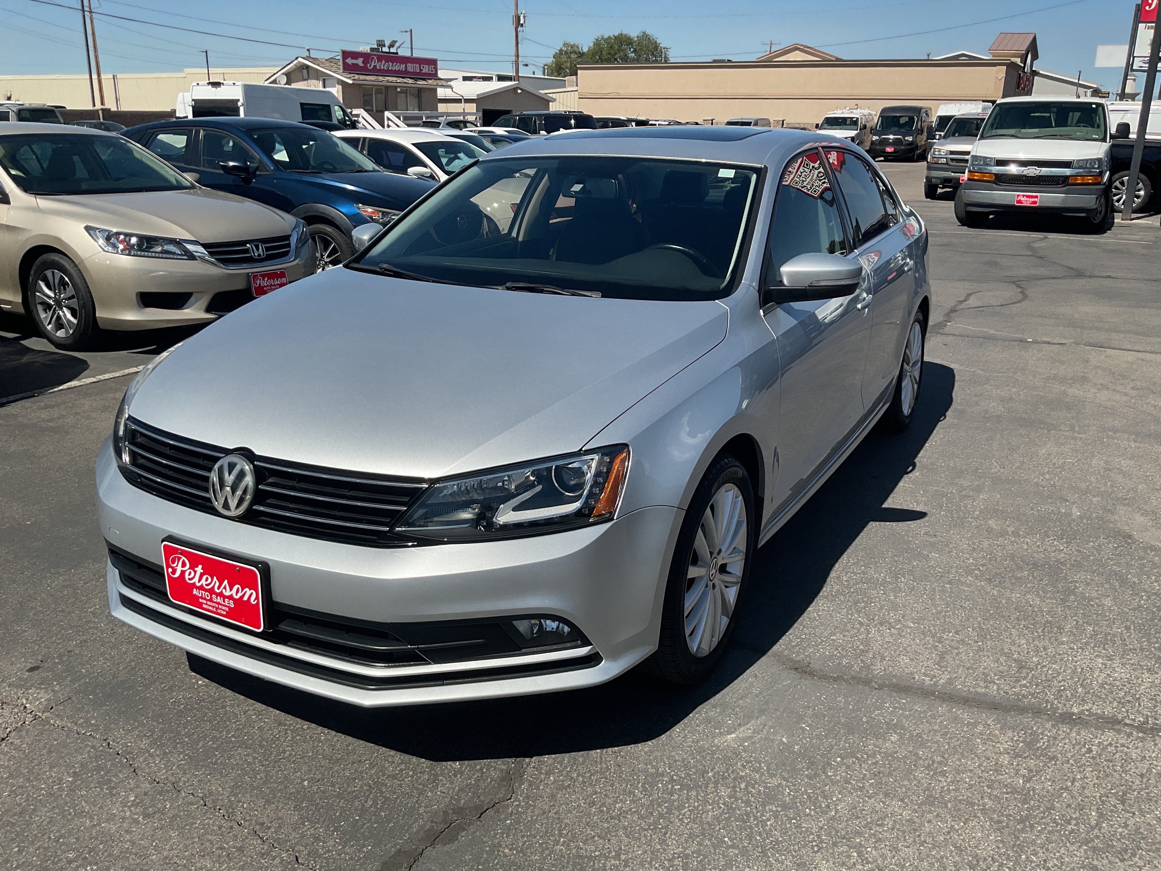 Used 2015 Volkswagen Jetta SE FWD image 2