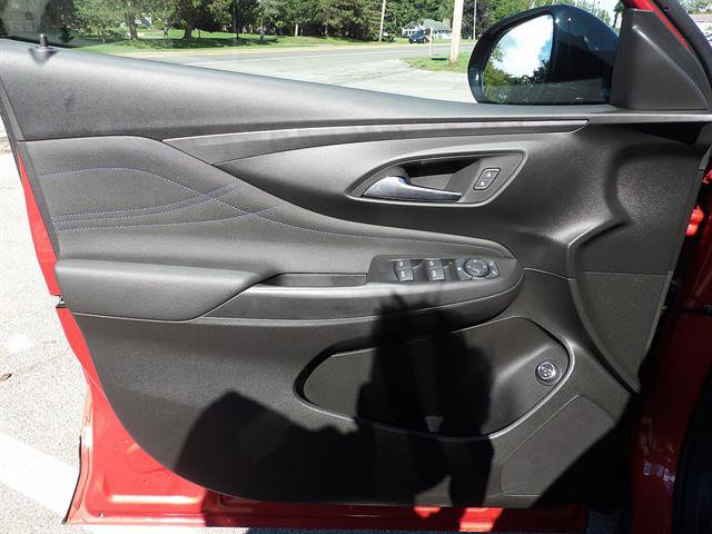 Used 2024 Buick Envista Sport Touring w/ Convenience I Package FWD image 9