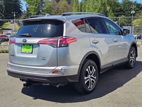 Used 2018 Toyota RAV4 LE w/ All Weather Liner Package AWD/4WD image 8
