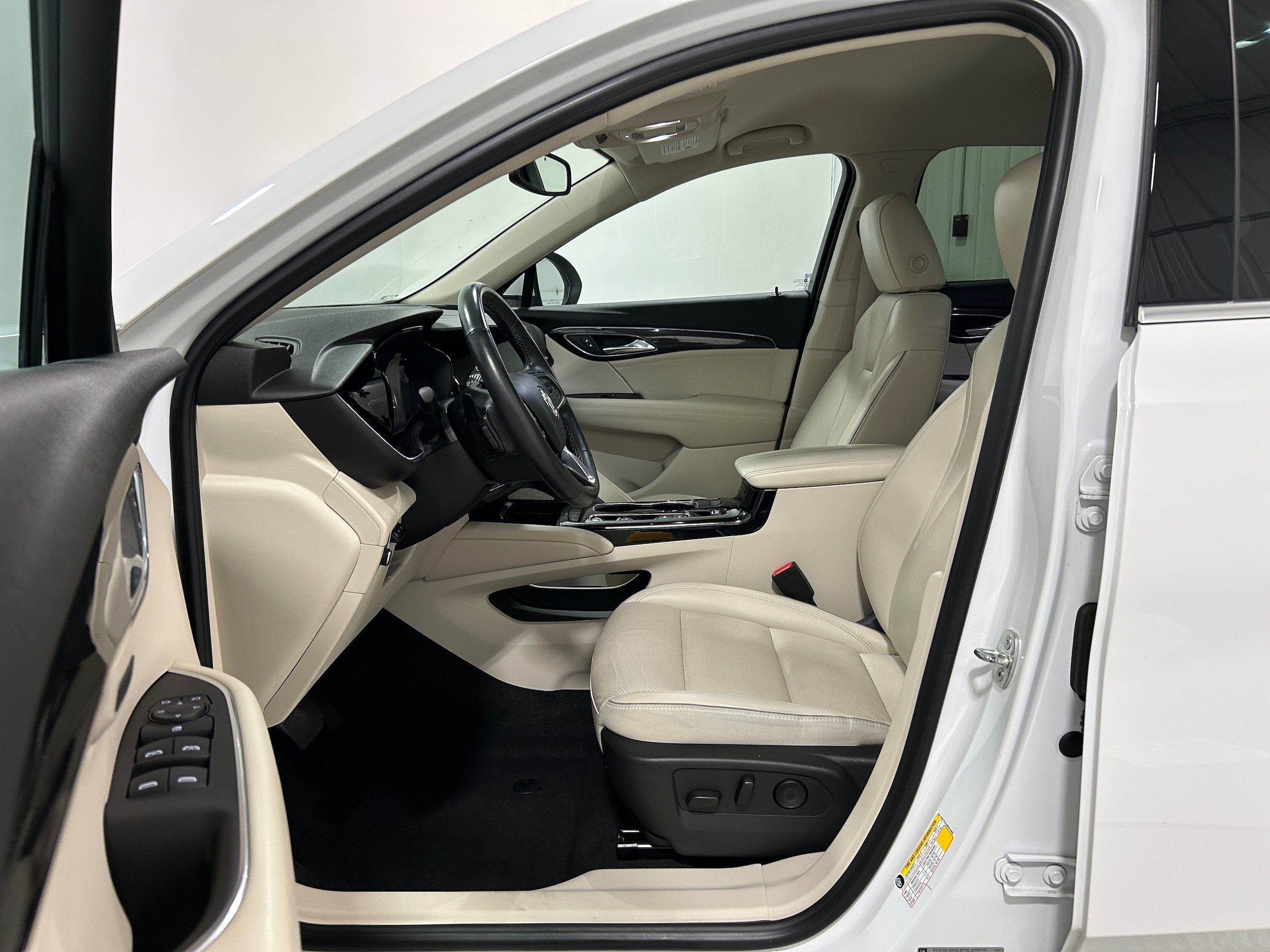 Used 2022 Buick Envision Essence w/ Technology Package I AWD/4WD image 4
