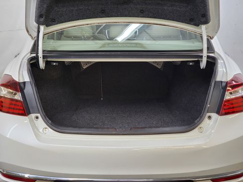 Used 2017 Honda Accord EX-L image 8