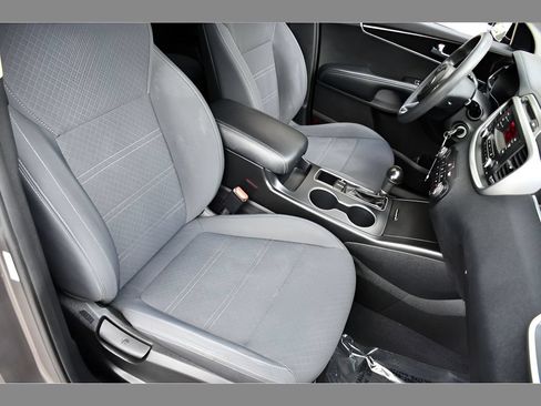 Used 2017 Kia Sorento L FWD image 26