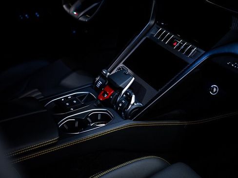 Used 2023 Lamborghini Urus Performante AWD/4WD image 17