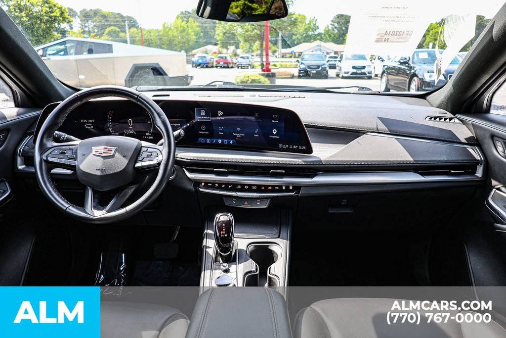 Used 2025 Cadillac XT4 Premium Luxury FWD image 29