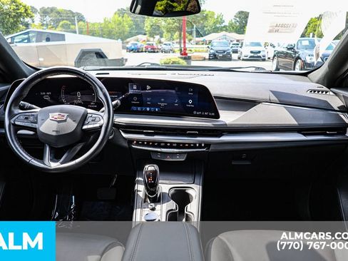 Used 2025 Cadillac XT4 Premium Luxury FWD image 29