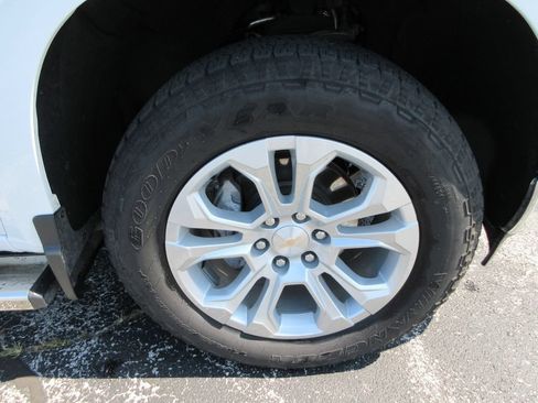 Certified 2025 Chevrolet Silverado 1500 LTZ AWD/4WD image 9