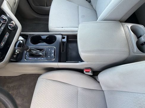 Used 2016 Kia Sedona LX w/ LX Convenience Package FWD image 17