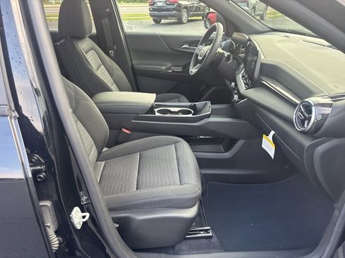 Used 2025 Chevrolet Equinox LT image 13