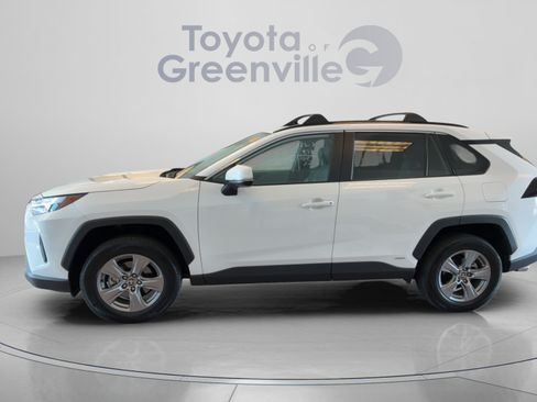 Used 2022 Toyota RAV4 XLE w/ Convenience Package AWD/4WD image 2
