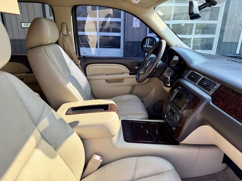 Used 2011 GMC Yukon Denali AWD/4WD image 16