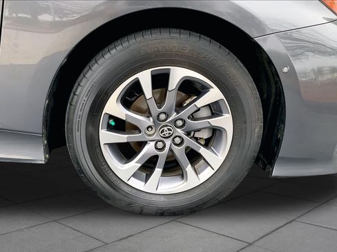 Used 2019 Toyota Prius Limited w/ Premium Convenience Package FWD image 11