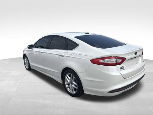 Used 2016 Ford Fusion SE FWD image 3