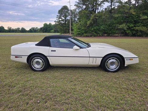 Used 1987 Chevrolet Corvette Convertible RWD image 11