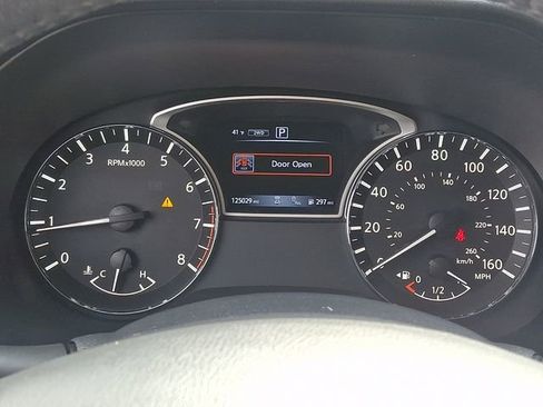 Used 2019 Nissan Pathfinder SV AWD/4WD image 19