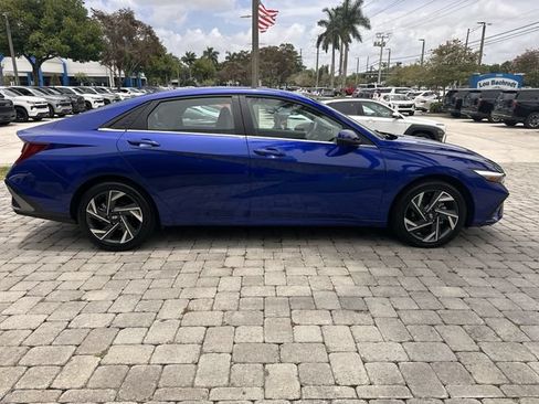 Used 2025 Hyundai Elantra Limited FWD image 14