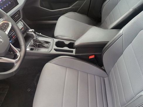 Used 2025 Volkswagen Jetta SE FWD image 3