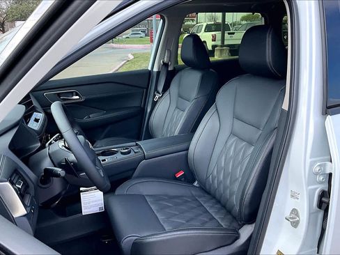 New 2026 Nissan Rogue Platinum w/ Platinum Premium Package image 18