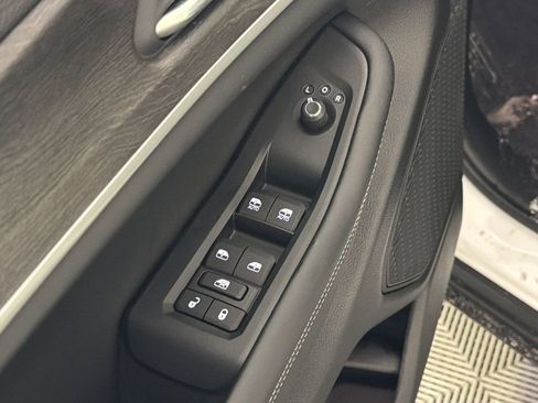 New 2026 Jeep Grand Cherokee Altitude AWD/4WD image 9