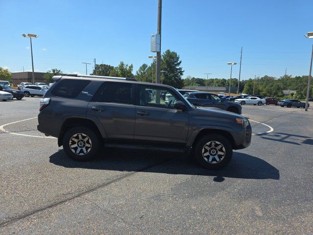 Used 2017 Toyota 4Runner TRD Off-Road AWD/4WD image 2