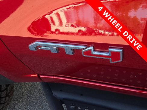 Used 2024 GMC Canyon AT4 w/ Technology Package image 8