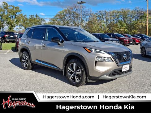 Used 2021 Nissan Rogue SL image 1