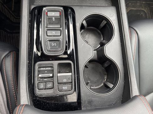 Used 2025 Honda Pilot TrailSport image 26