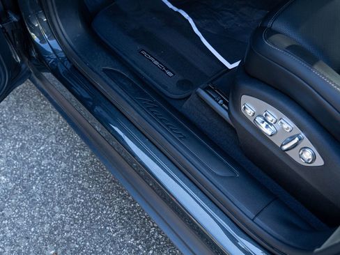 Certified 2025 Porsche Macan image 23