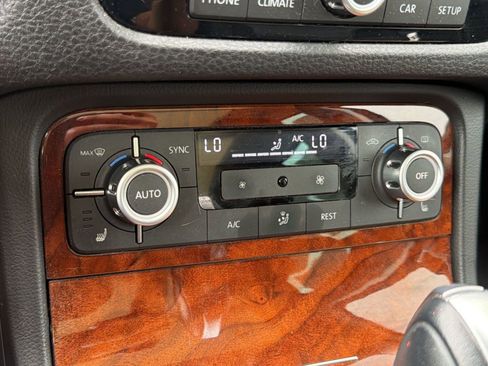 Used 2014 Volkswagen Touareg VR6 AWD/4WD image 15