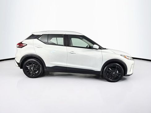 Used 2024 Nissan Kicks SV FWD image 11