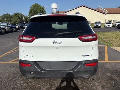 Used 2015 Jeep Cherokee Latitude w/ Cold Weather Group AWD/4WD image 7