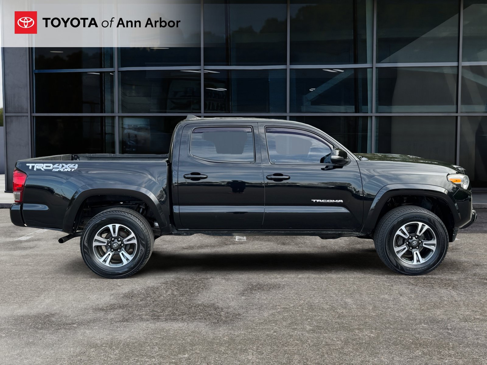 Used 2016 Toyota Tacoma TRD Sport w/ Premium & Technology Package AWD/4WD image 13