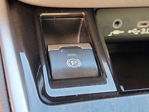 Certified 2025 Subaru Legacy Premium image 24