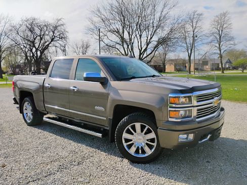 Used 2015 Chevrolet Silverado 1500 High Country w/ High Country Premium Package AWD/4WD image 1