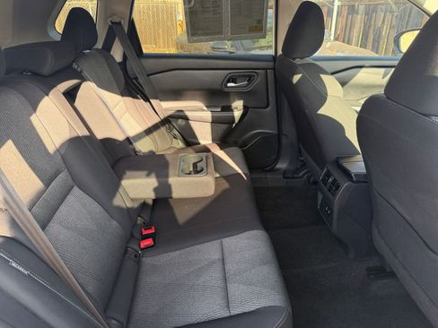 Used 2025 Nissan Rogue SV image 41