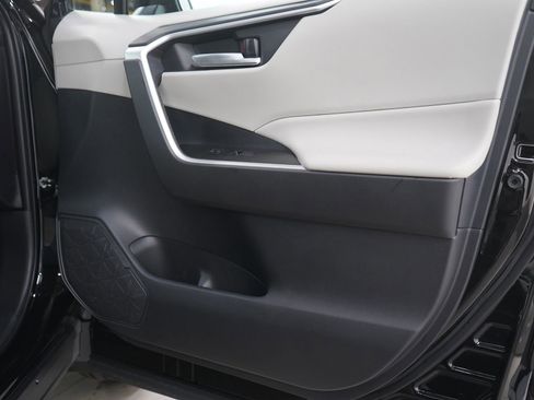 Used 2025 Toyota RAV4 XLE Premium w/ Weather Package AWD/4WD image 9