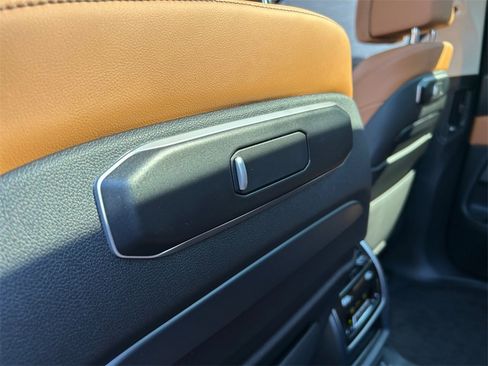 Used 2023 BMW X7 xDrive40i w/ Premium Package image 20