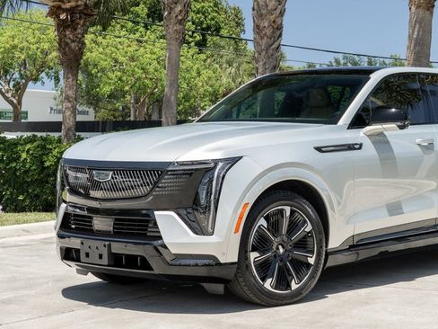 Used 2025 Cadillac Escalade IQ Sport 2 AWD/4WD image 2