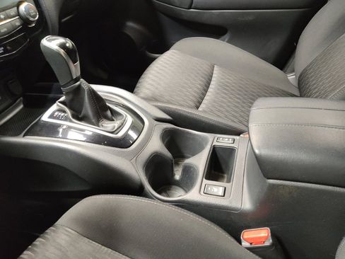 Used 2018 Nissan Rogue SV image 26