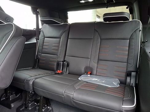 New 2026 GMC Yukon AT4 Ultimate w/ LPO, Illumination Package AWD/4WD image 7