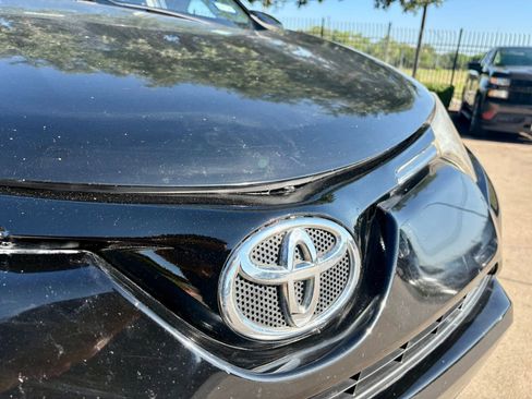 Used 2016 Toyota RAV4 LE FWD image 9