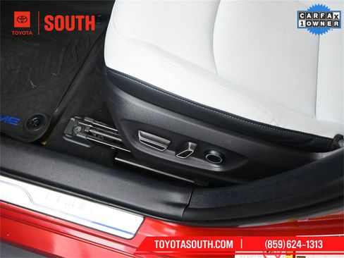 Used 2018 Toyota Prius Prime Advanced image 32