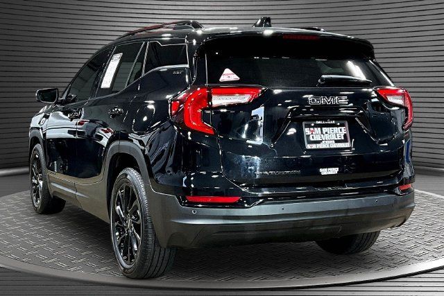 Used 2023 GMC Terrain SLT w/ Elevation Edition FWD image 4