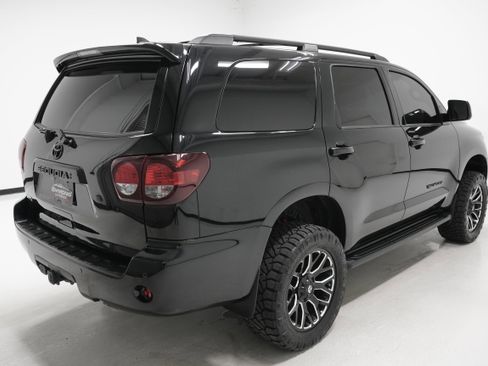 Used 2021 Toyota Sequoia TRD Sport w/ TRD Sport Premium Package image 4