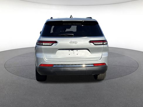 New 2025 Jeep Grand Cherokee L Laredo image 4