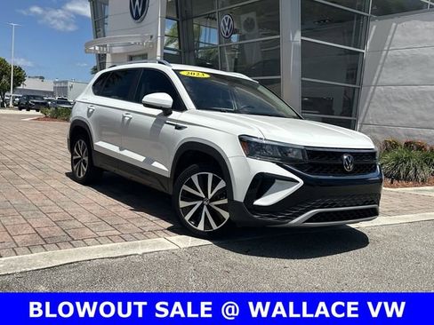 Certified 2023 Volkswagen Taos SE FWD image 2